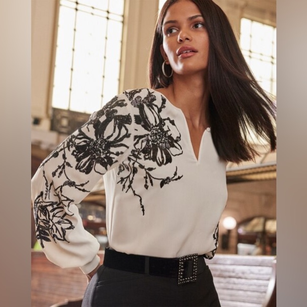 White House Black Market Long Sleeve Keyhole Blouse White SZ XL Beaded Flowers